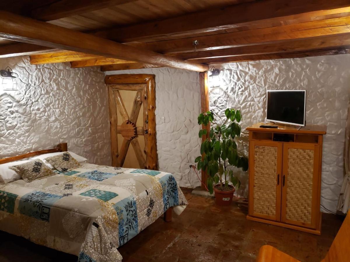 Atallaro Hospedaje Otavalo Exteriör bild