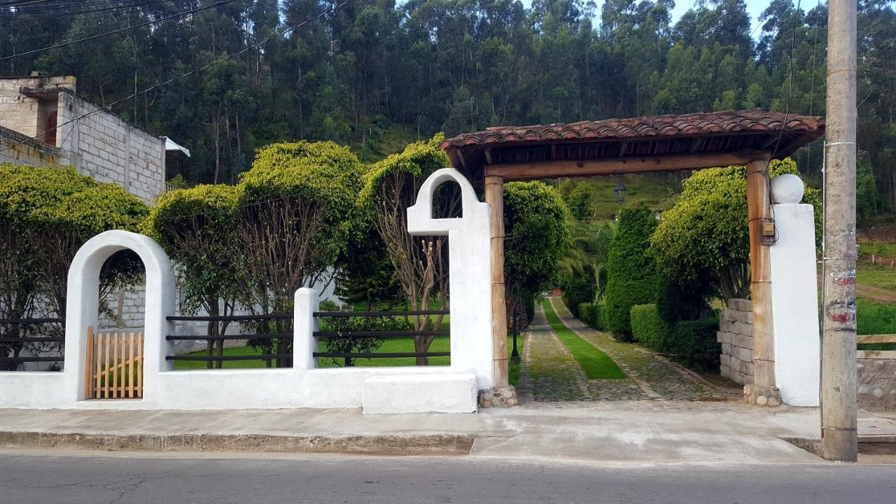 Atallaro Hospedaje Otavalo Exteriör bild